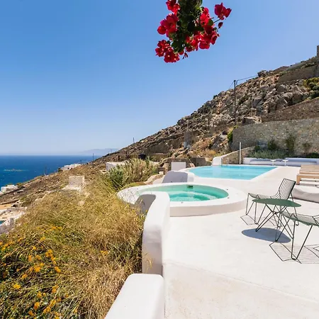 Luxury With Stunning Views Above Kalo Livadi ヴィラ