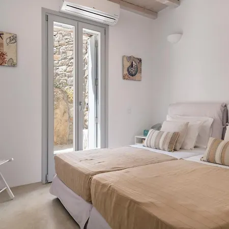 Luxury With Stunning Views Above Kalo Livadi Villa