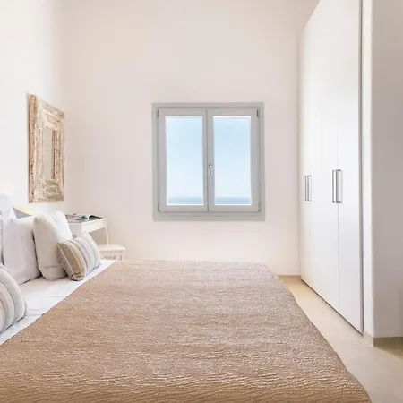 Luxury With Stunning Views Above Kalo Livadi Villa *